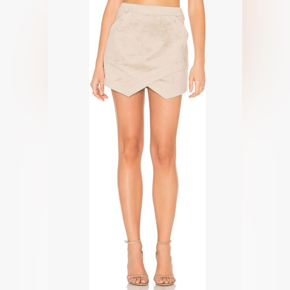 BCBGMAXAZRIA Beckett microfiber faux suede skirt in fawn color size 6.